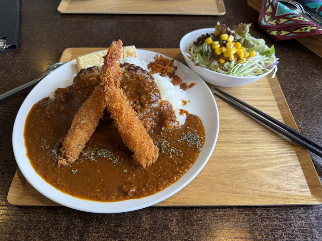 【ニセコ ランチ】ドックテイルのパワフルカレーが想像以上のボリュームだった
