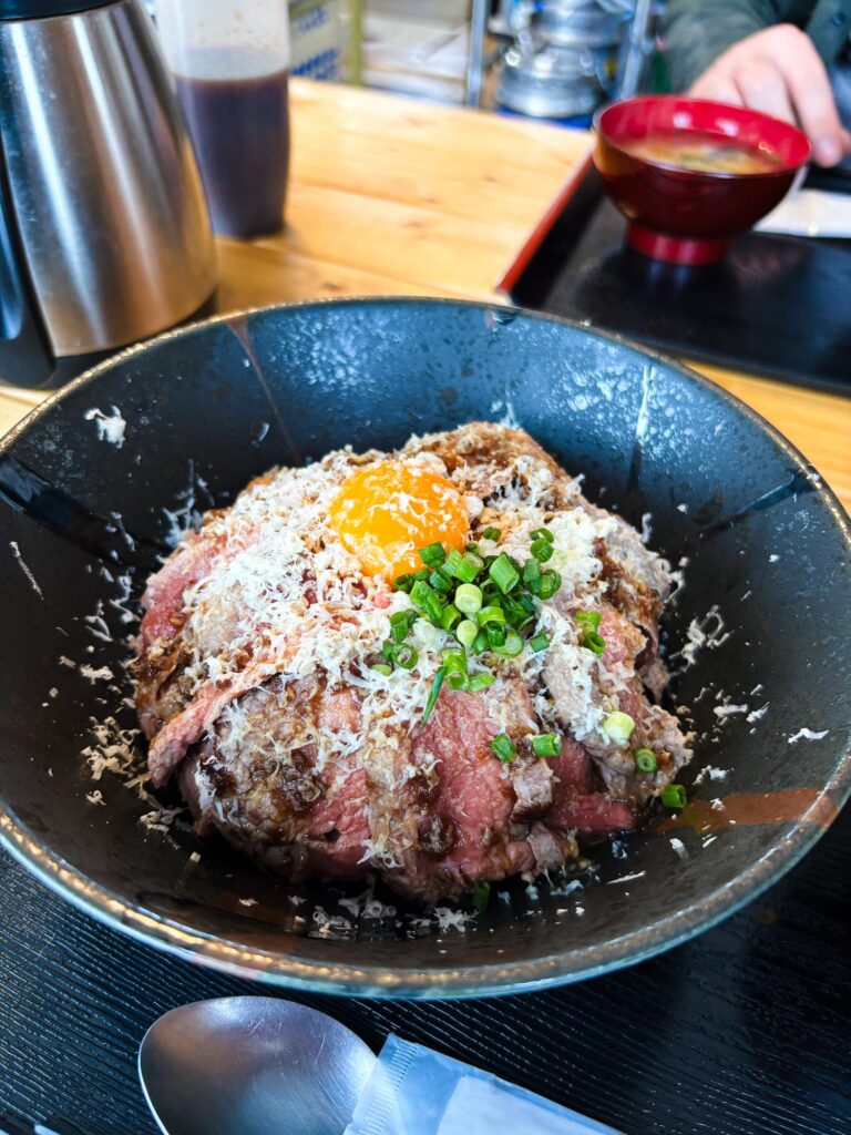 【肉村】古民家みたいなお店で、昼から肉をがっつり。ステーキ丼好きにはたまらない一杯でした