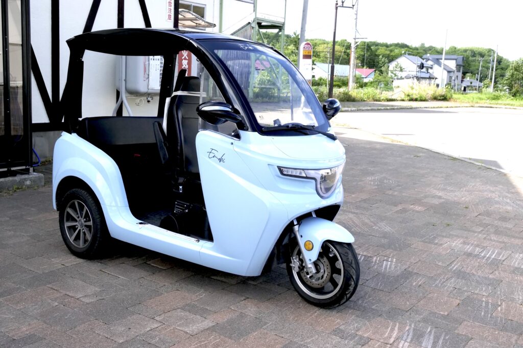 ニセコの絶景を、自分の運転で独り占め。トゥクトゥクで走る冒険旅