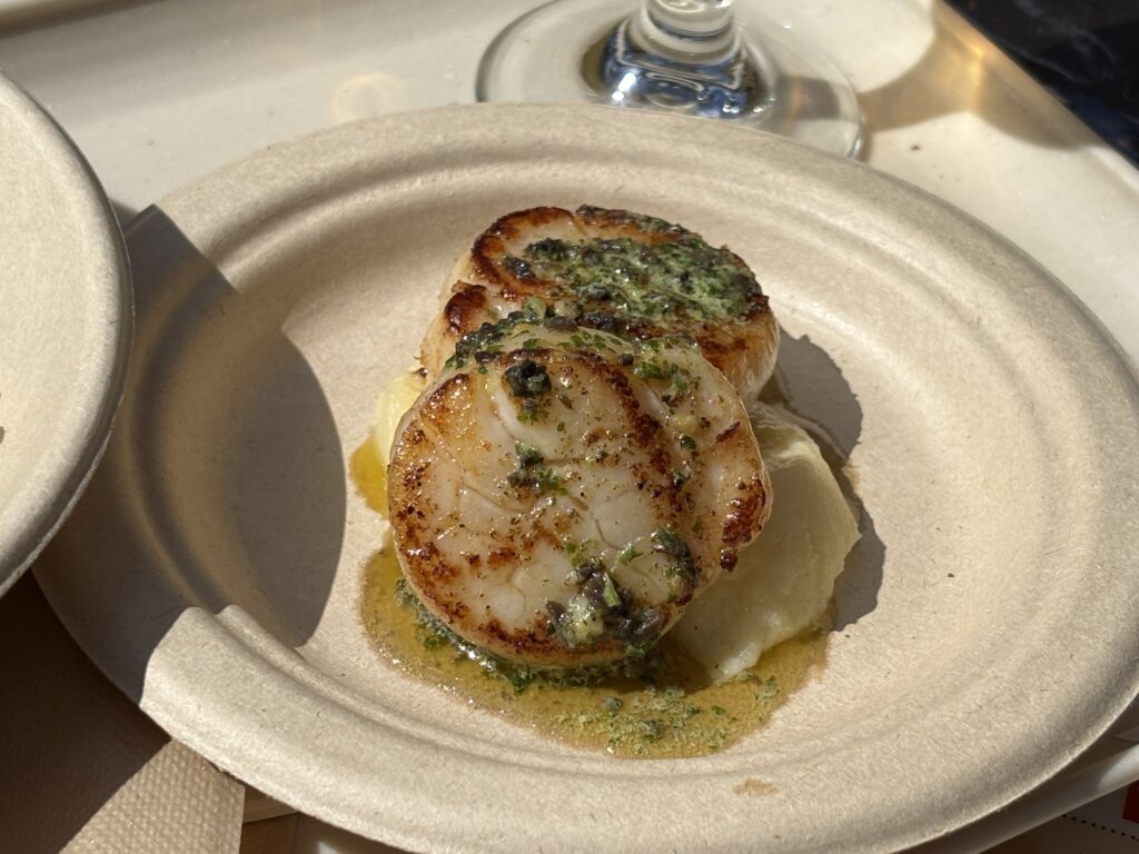 あのウシュクが札幌に。さっぽろオータムフェスト2026で、鉄板焼きのホタテとナチュラルワイン。